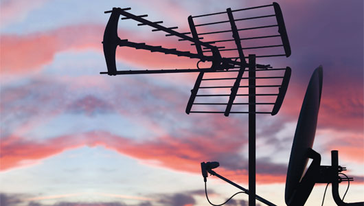 antennes terrestre et satellite pour télédistribution